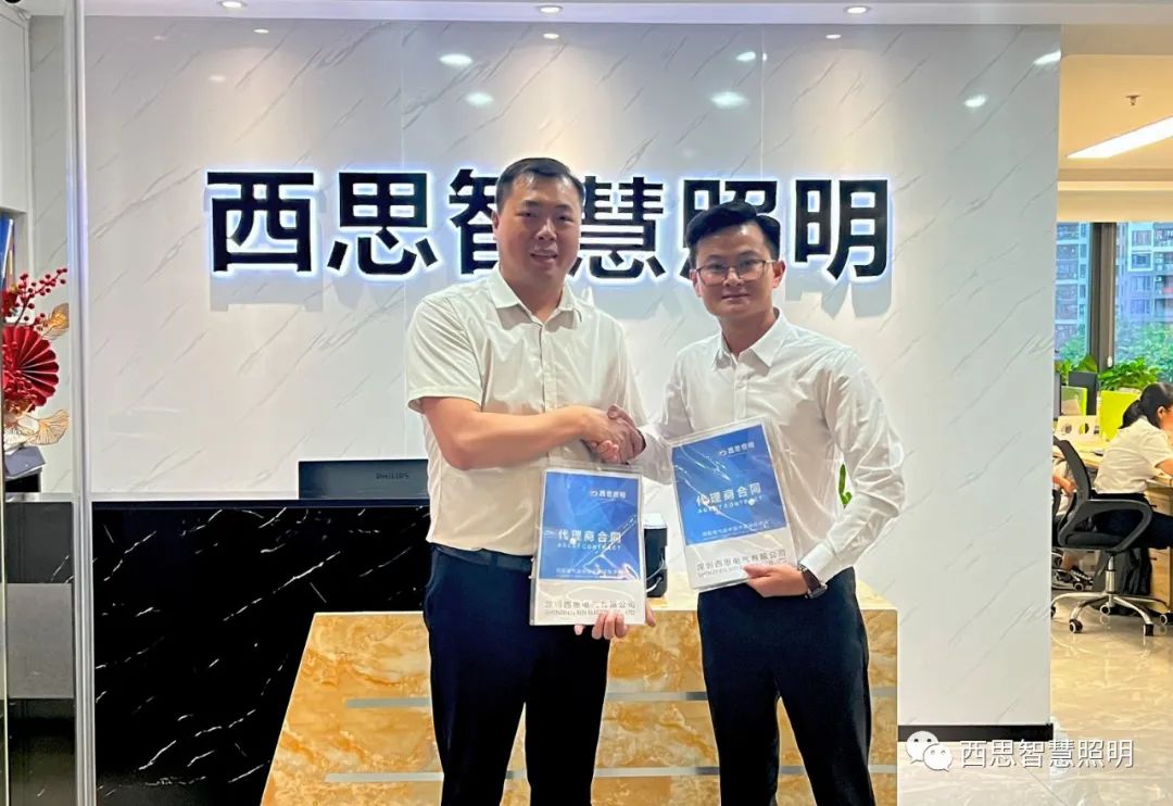 热烈祝贺越南LUXHOUSE贵宾杨总，成功签约成为S36沙龙会照明越南区域总代理！